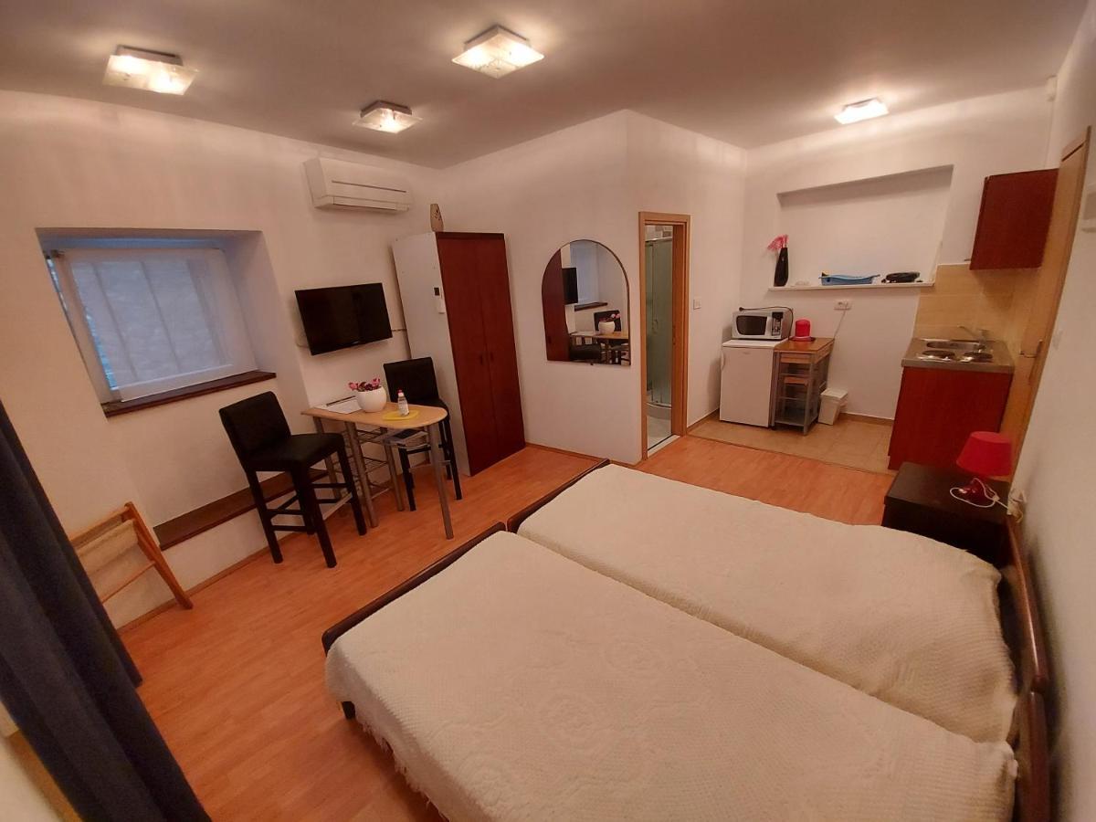 Guesthouse Boris Labin  Exterior photo